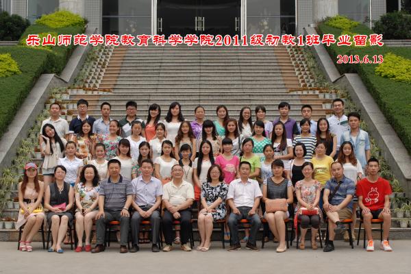 【0012】pbw必威西汉姆联教科学院2011级二年制1班毕业留影（2013.6.13）.jpg