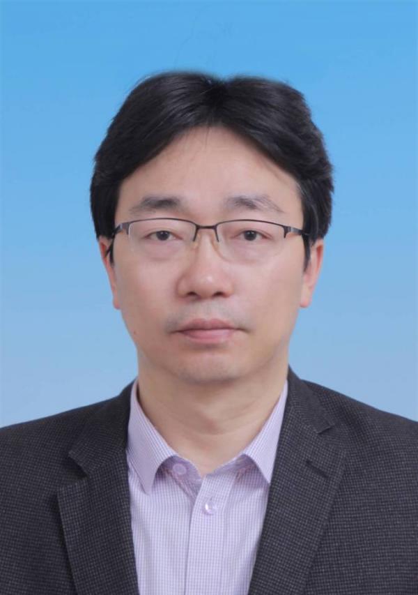 谢艺泉  主持工作的副院长.jpg